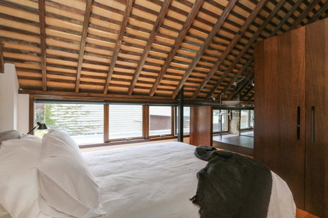 Stone Flower - Accommodation Burleigh 13