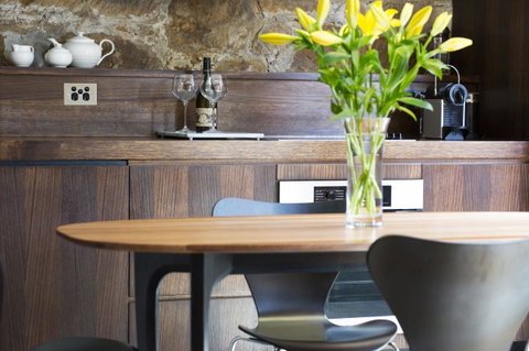 Stone Flower - Accommodation Burleigh 3