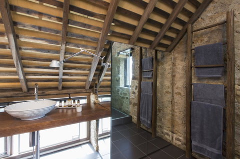 Stone Flower - Accommodation Burleigh 14