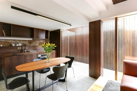 Stone Flower - Accommodation Burleigh 2