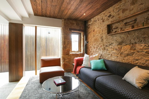 Stone Flower - Accommodation Burleigh 7