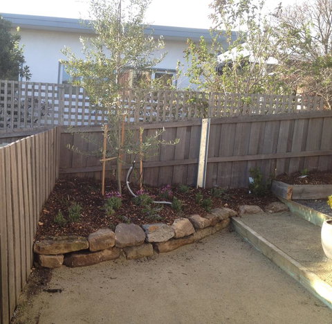 Stone Flower - Accommodation Burleigh 11