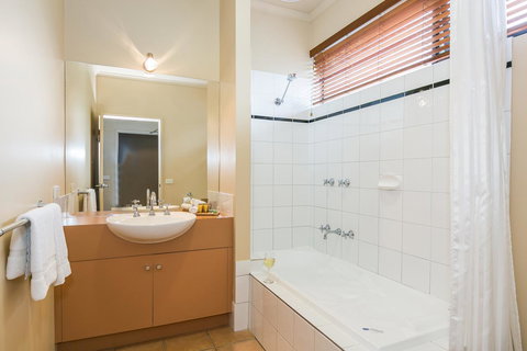 Lorne Surf Apartments - Accommodation Burleigh 25