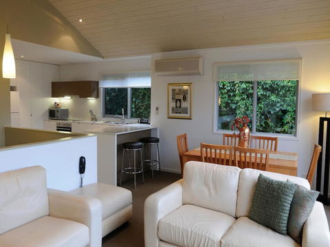 The Victoria Apartments - Accommodation Burleigh 32