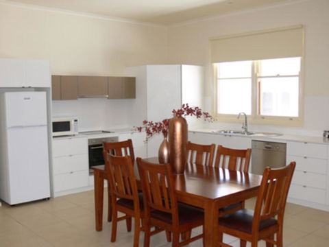 The Victoria Apartments - Accommodation Burleigh 21