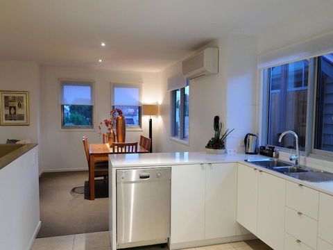 The Victoria Apartments - Accommodation Burleigh 38