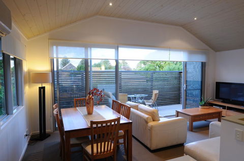The Victoria Apartments - Accommodation Burleigh 13
