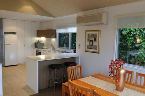The Victoria Apartments - Accommodation Burleigh 7
