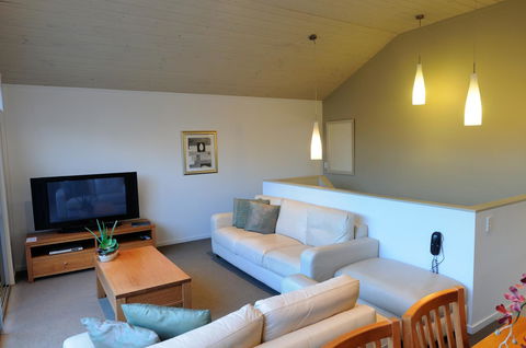 The Victoria Apartments - Accommodation Burleigh 6