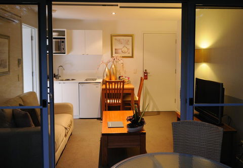 The Victoria Apartments - Accommodation Burleigh 8