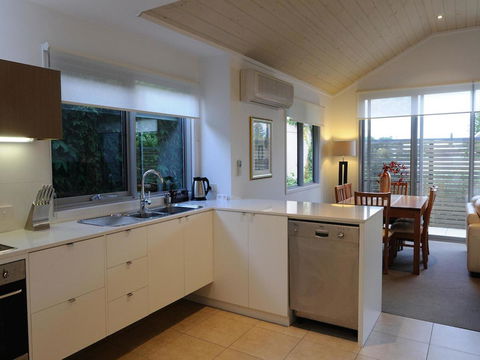 The Victoria Apartments - Accommodation Burleigh 33