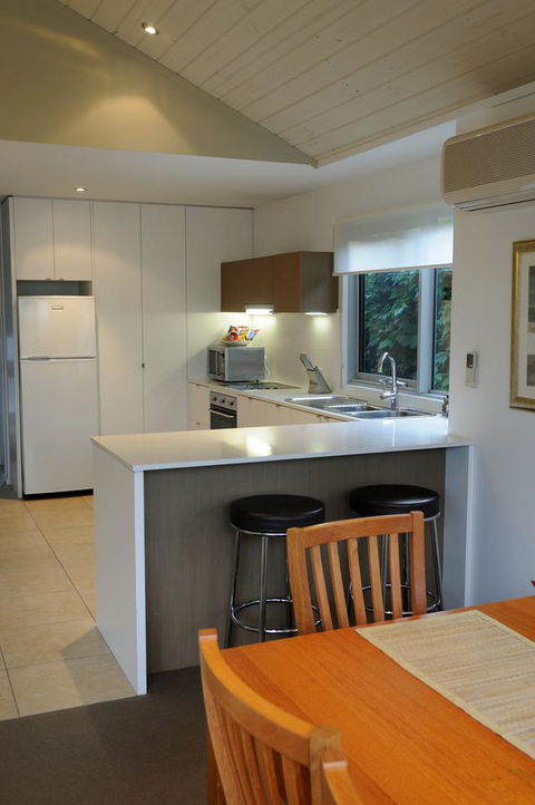 The Victoria Apartments - Accommodation Burleigh 15