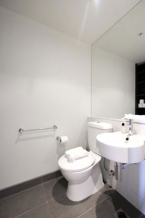 Mono Apartments On Franklin Street - Accommodation Burleigh 11