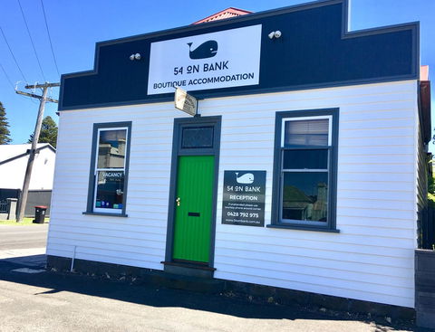 54 On Bank - Accommodation Burleigh 0