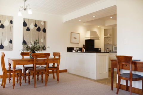 54 On Bank - Accommodation Burleigh 15