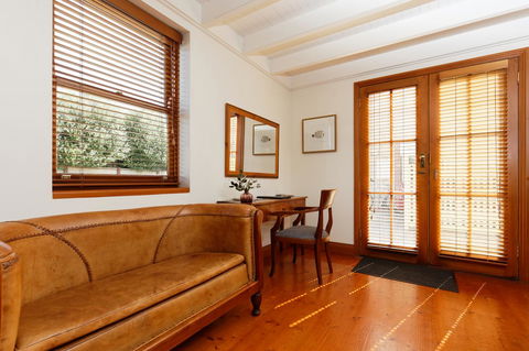 54 On Bank - Accommodation Burleigh 44
