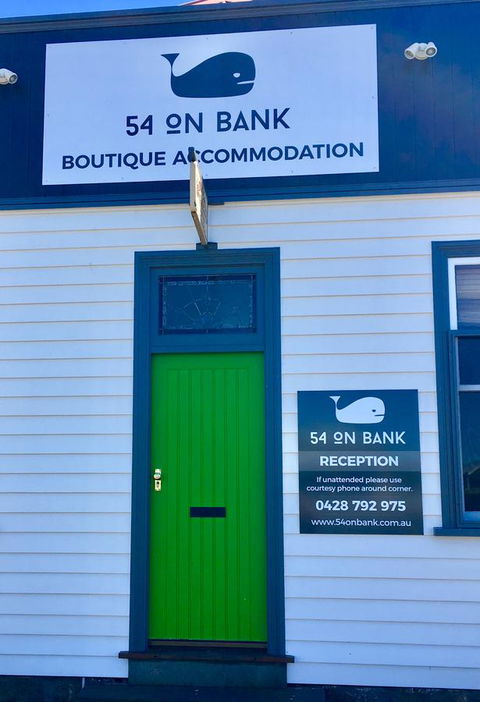 54 On Bank - Accommodation Burleigh 1