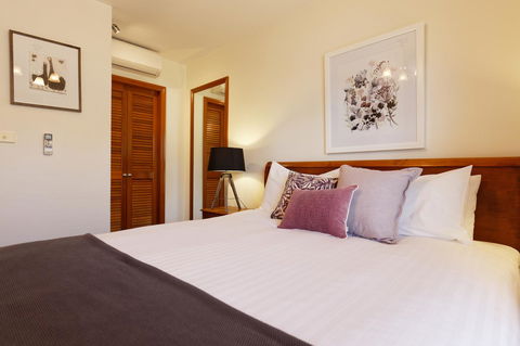 54 On Bank - Accommodation Burleigh 25