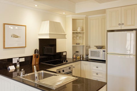 54 On Bank - Accommodation Burleigh 27