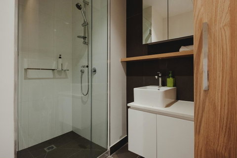 Mono Apartments On La Trobe Street - Accommodation Burleigh 4