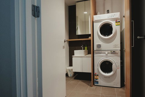 Mono Apartments On La Trobe Street - Accommodation Burleigh 5