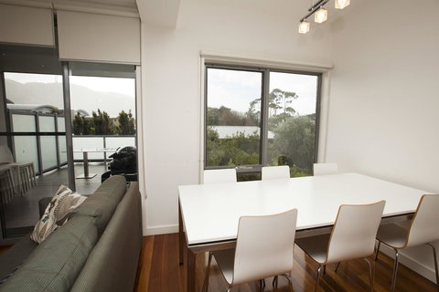 7 Falls Apartments - Accommodation Burleigh 10