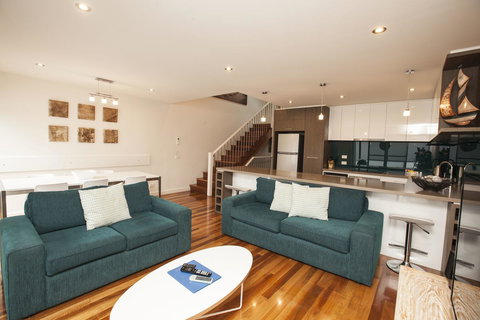 7 Falls Apartments - Accommodation Burleigh 4