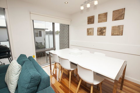7 Falls Apartments - Accommodation Burleigh 8