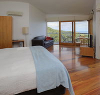 Chris's Beacon Point Restaurant  Villas - Accommodation Burleigh