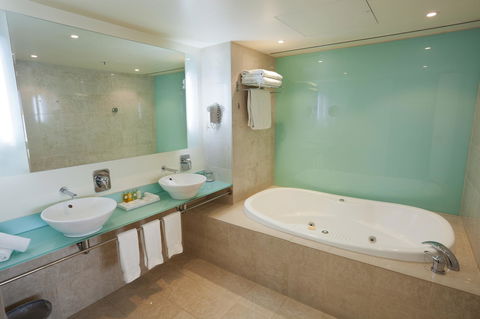 PARKROYAL Melbourne Airport - Accommodation Burleigh 18