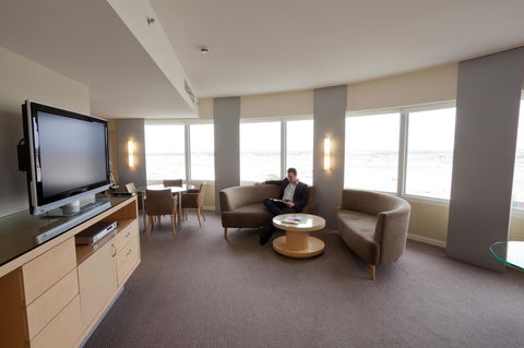 PARKROYAL Melbourne Airport - Accommodation Burleigh 27