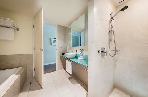 PARKROYAL Melbourne Airport - Accommodation Burleigh 4