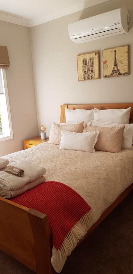 Oxford Rise Apartment - Accommodation Burleigh 5