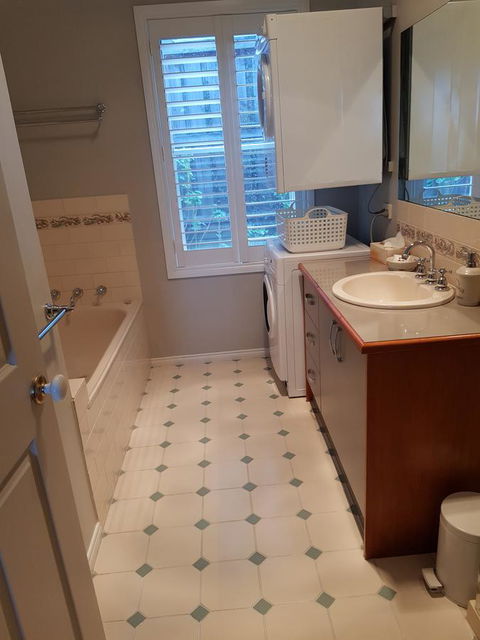 Oxford Rise Apartment - Accommodation Burleigh 10