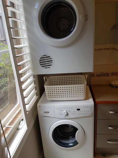 Oxford Rise Apartment - Accommodation Burleigh 13