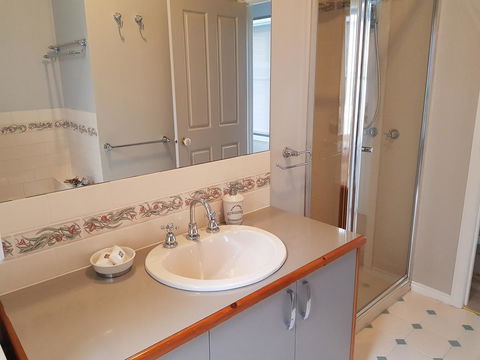 Oxford Rise Apartment - Accommodation Burleigh 11