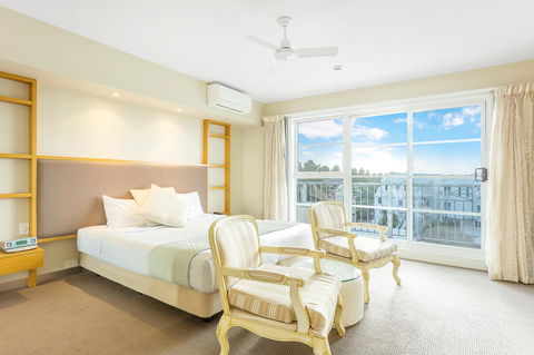 Deep Blue Hotel & Hot Springs - Accommodation Burleigh 11