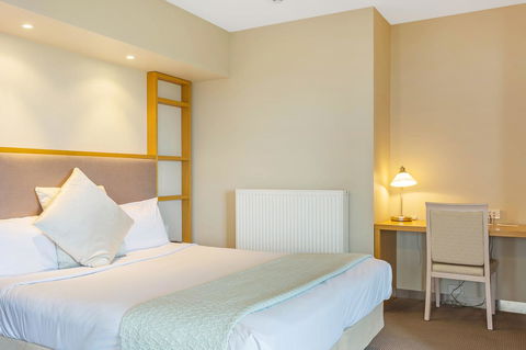 Deep Blue Hotel & Hot Springs - Accommodation Burleigh 36