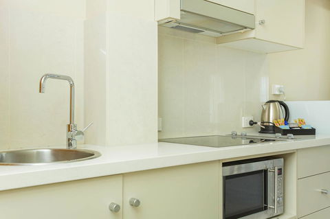 Deep Blue Hotel & Hot Springs - Accommodation Burleigh 35