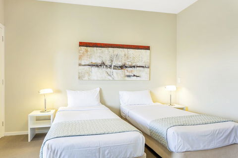 Deep Blue Hotel & Hot Springs - Accommodation Burleigh 30