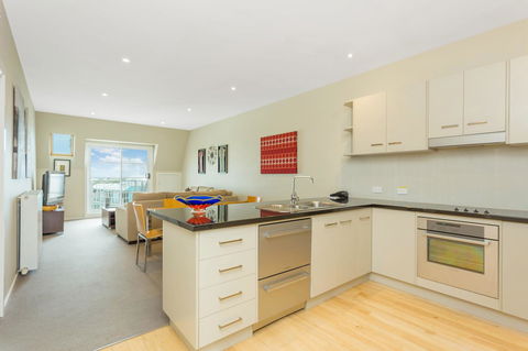 Deep Blue Hotel & Hot Springs - Accommodation Burleigh 32