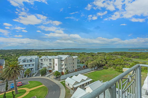 Deep Blue Hotel & Hot Springs - Accommodation Burleigh 28
