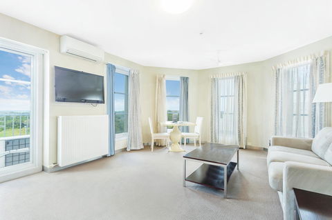 Deep Blue Hotel & Hot Springs - Accommodation Burleigh 29