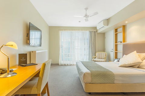 Deep Blue Hotel & Hot Springs - Accommodation Burleigh 27
