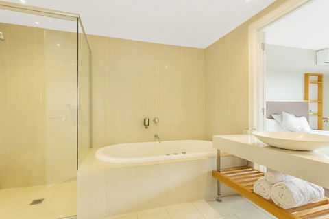 Deep Blue Hotel & Hot Springs - Accommodation Burleigh 20