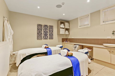 Deep Blue Hotel & Hot Springs - Accommodation Burleigh 19