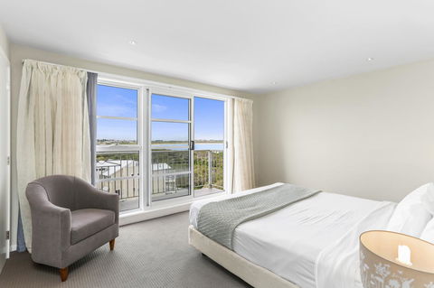 Deep Blue Hotel & Hot Springs - Accommodation Burleigh 26