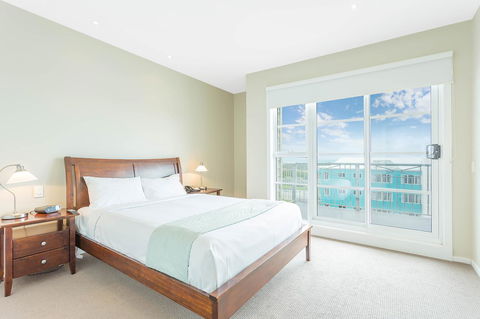 Deep Blue Hotel & Hot Springs - Accommodation Burleigh 33