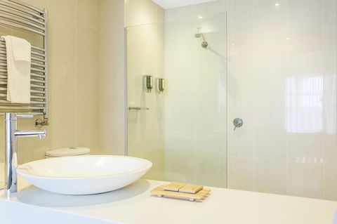 Deep Blue Hotel & Hot Springs - Accommodation Burleigh 10