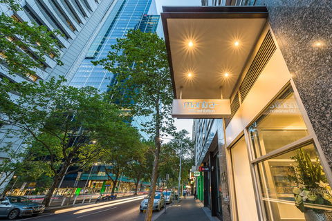 Mantra 100 Exhibition - Accommodation Burleigh 6